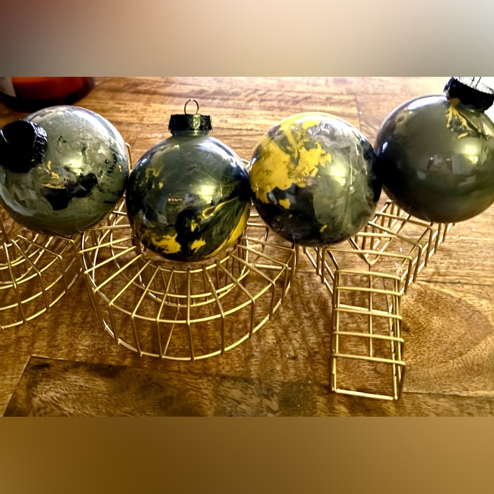 Elegant black and Gold Holiday Ornaments (4)